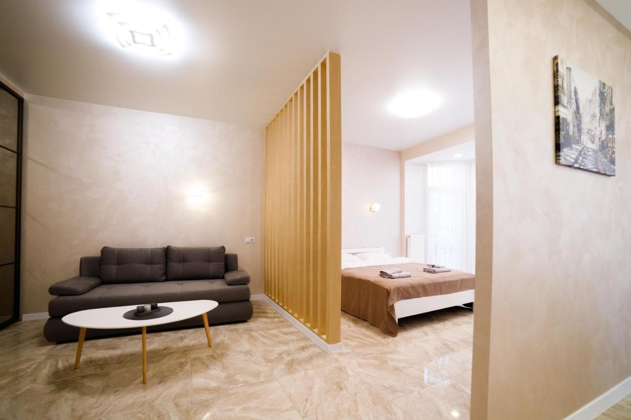Lux Apartments Lviv Exterior photo